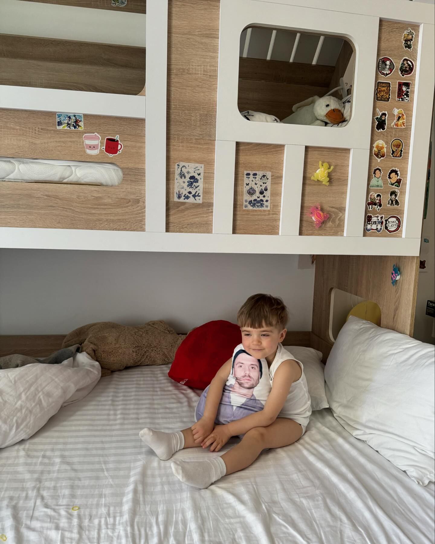 Чоловік Дорофєєвої привітав сина з днем народження та показав сімейні фото: співачка відреагувала